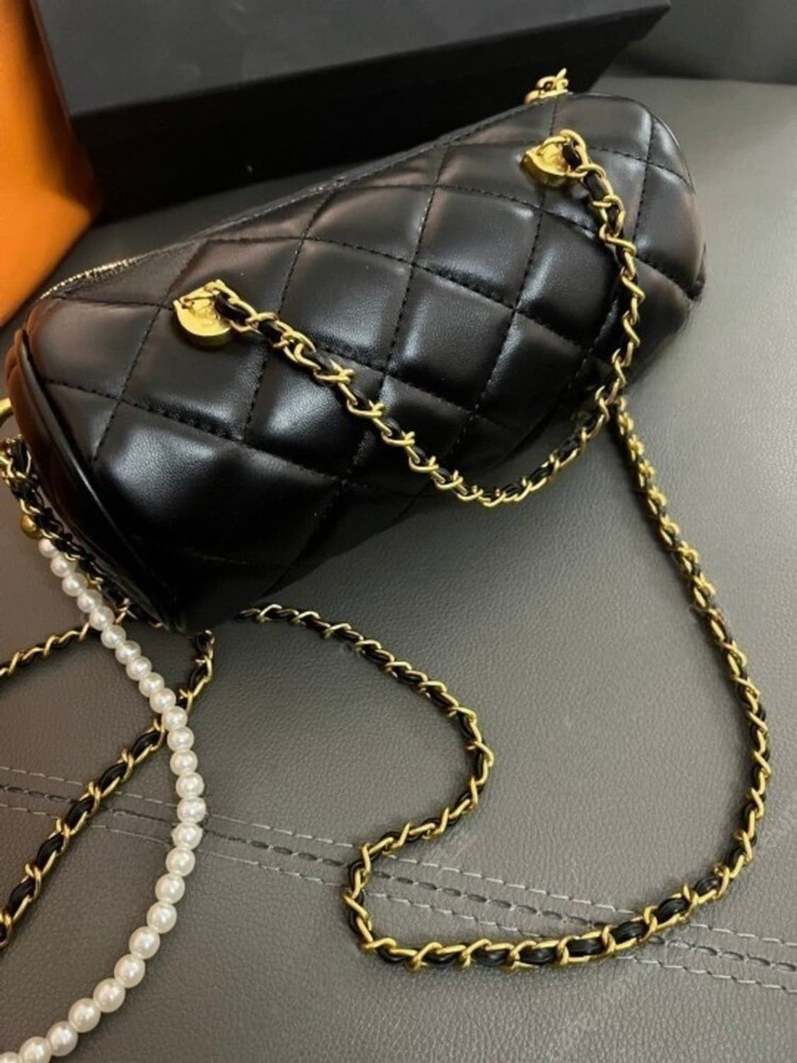 샤넬 뷰티 원형 크로스백 상품이미지4