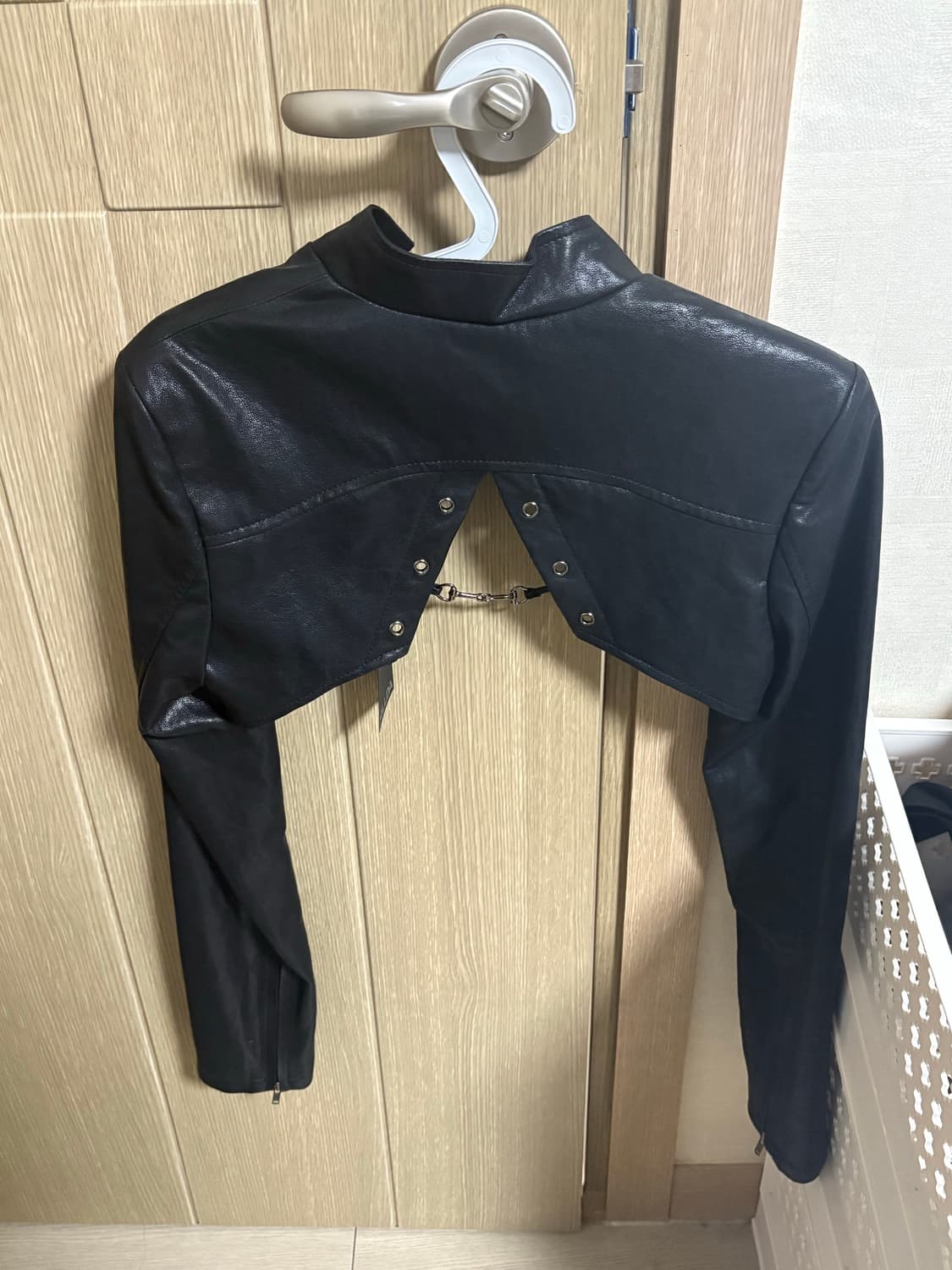 힐다 스트랩 페이크 레더 볼레로 상품이미지3