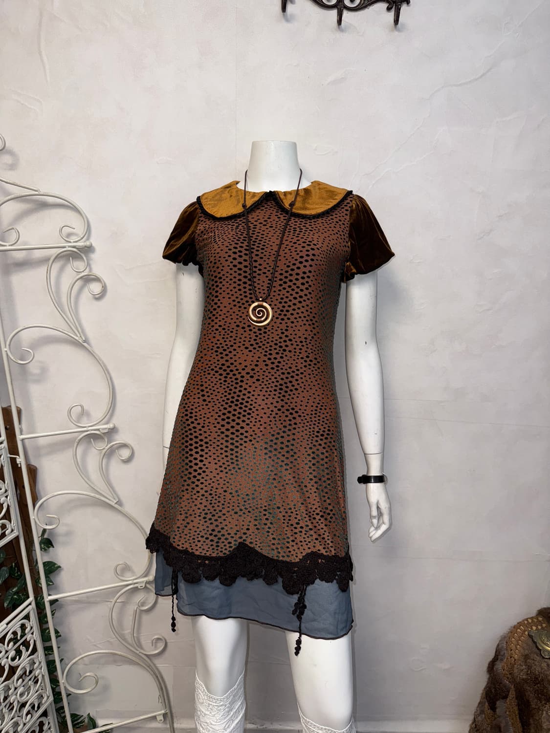 Brown navy velvet dot crochet puff ops 상품이미지1