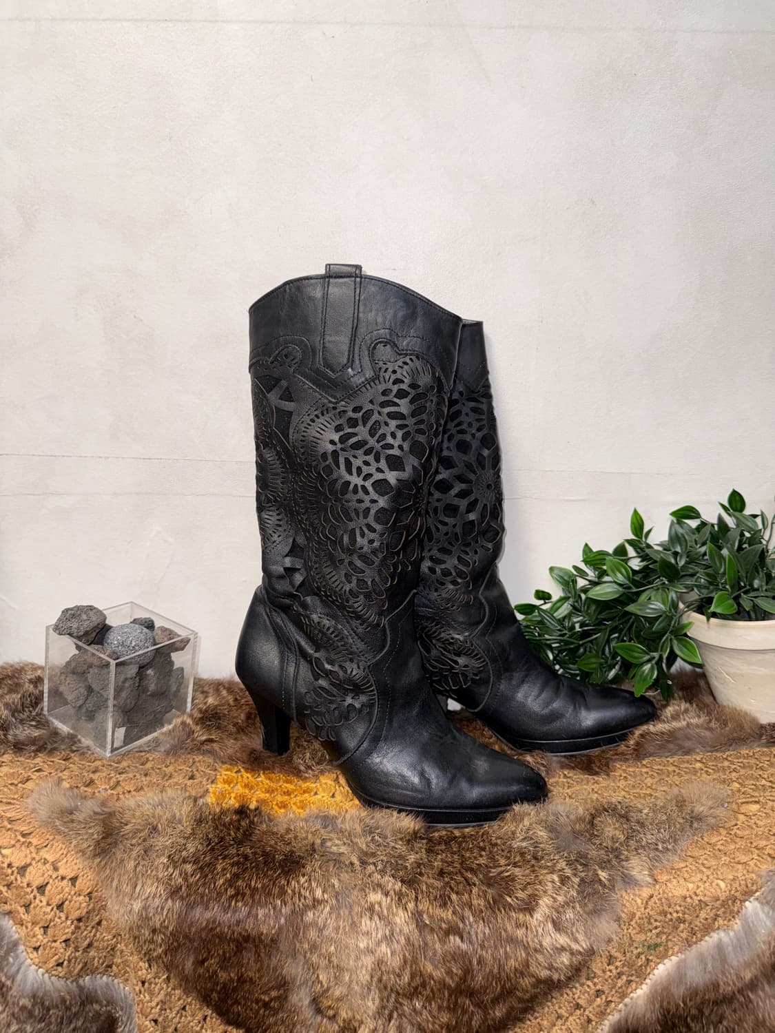Black punching cutout western boots 상품이미지6