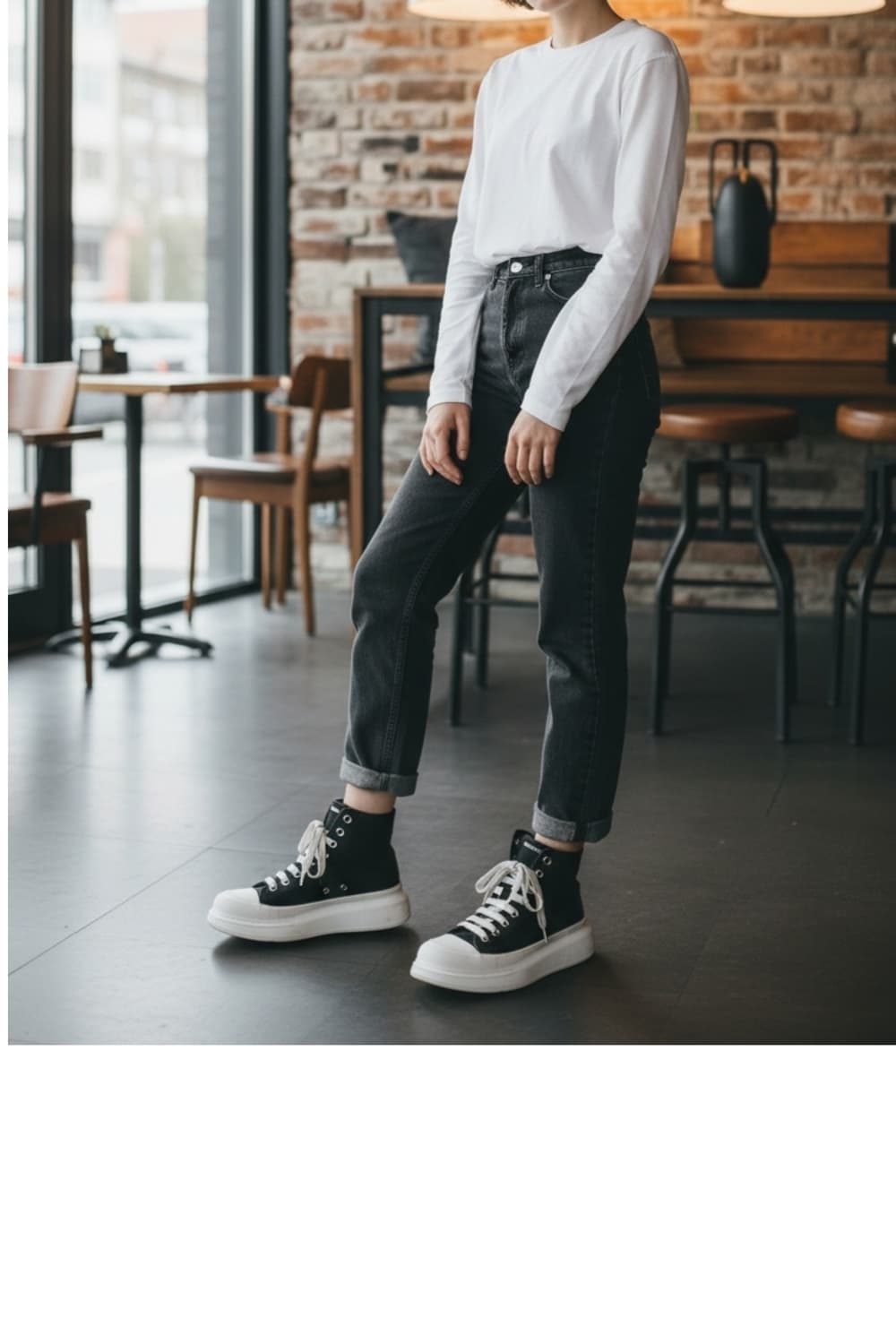 Alexander McQueen
러기드 솔 하이탑 캔버스 스니커즈 상품이미지4