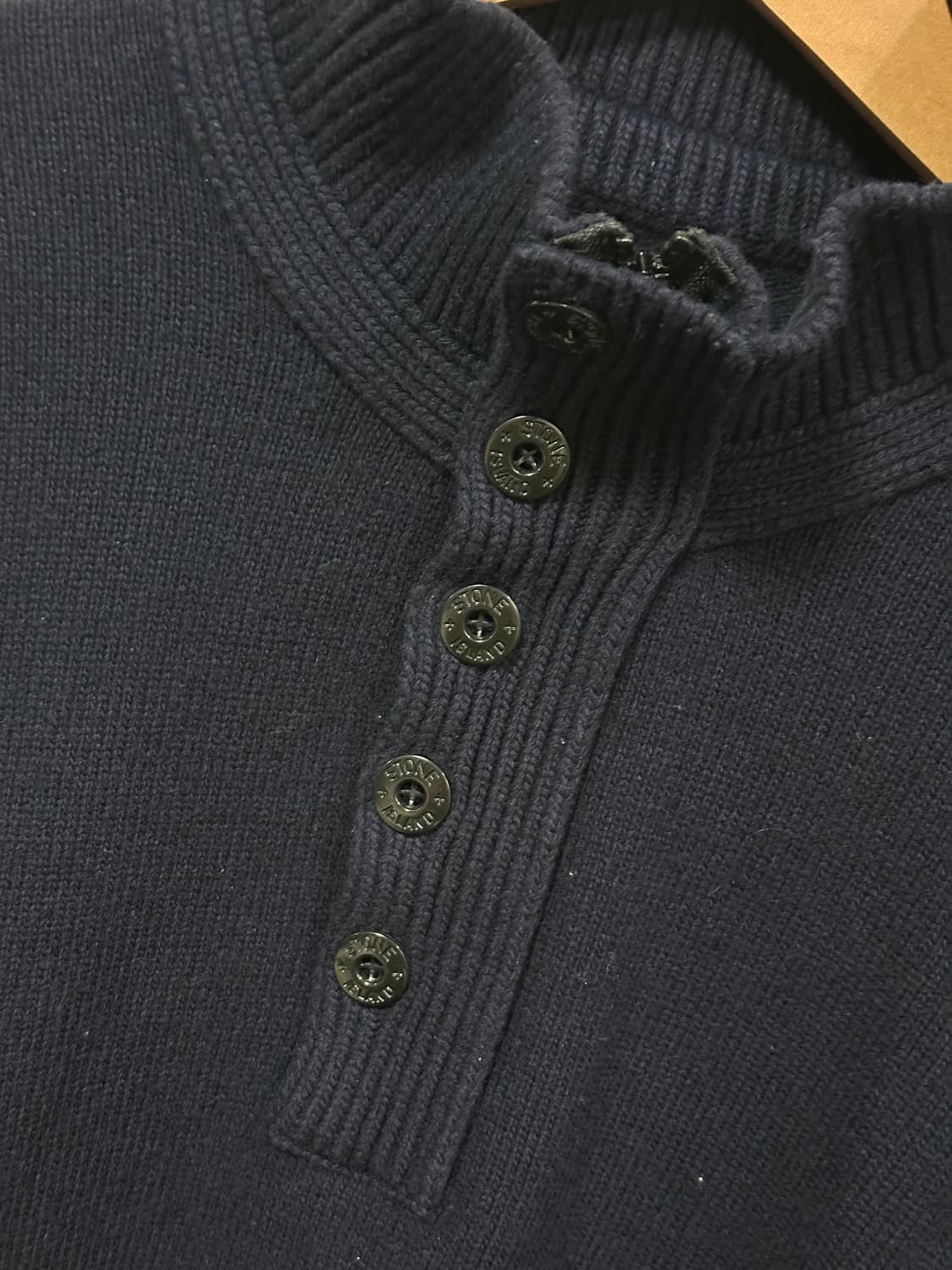 (정품)스톤아일랜드 버튼 아노락 반집업 니트(105) 상품이미지3