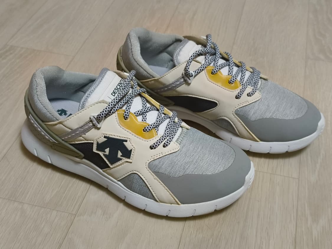 데상트 스니커즈 220사이즈 상품이미지1