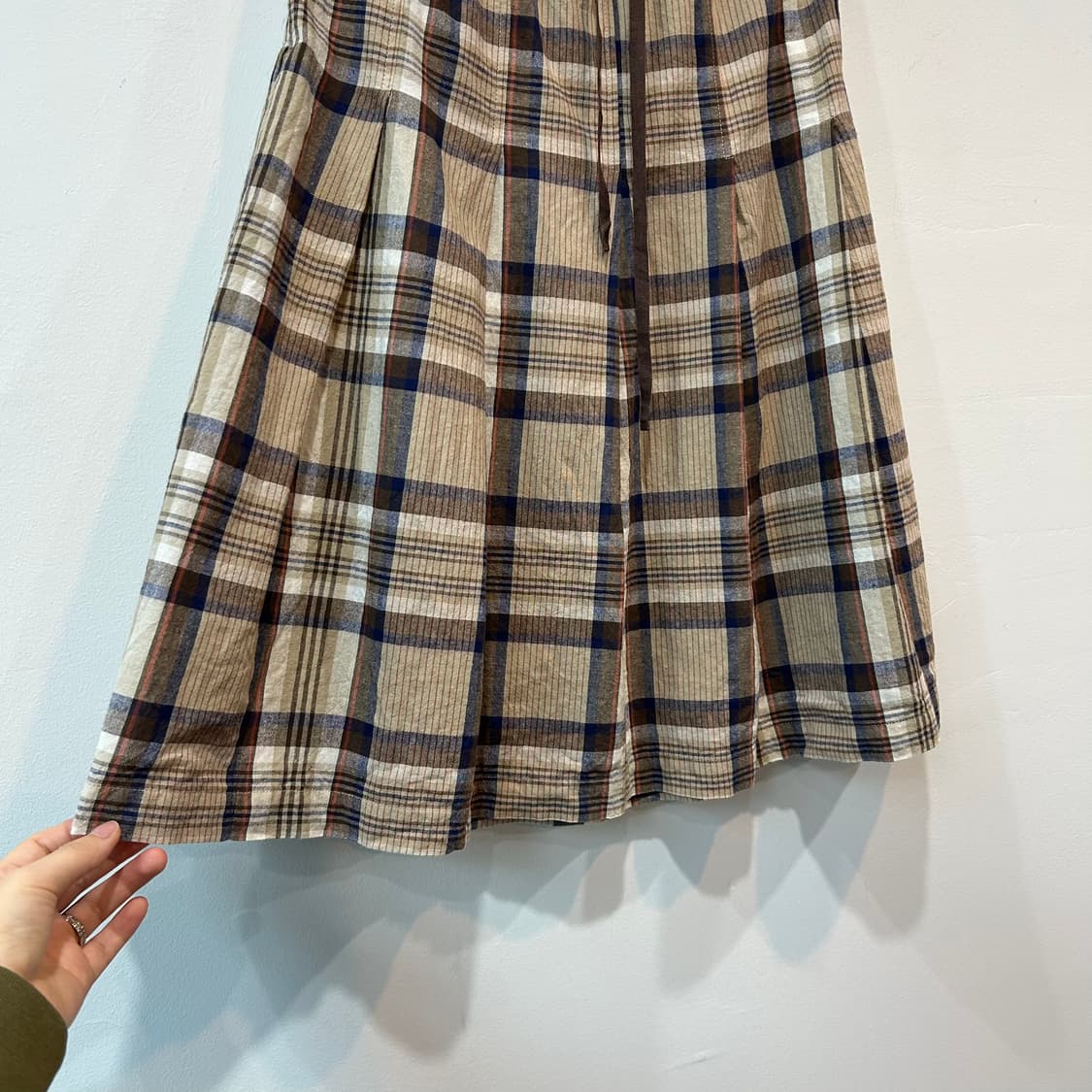 베이지 체크패턴 미디 스커트 상품이미지5