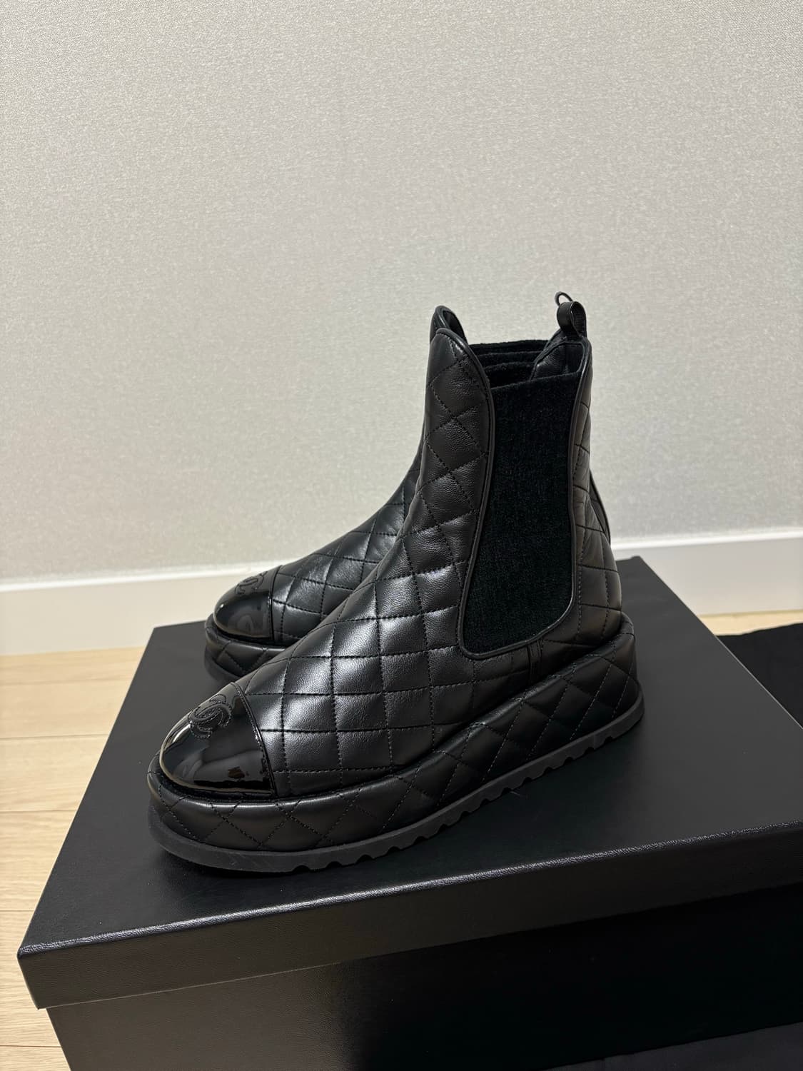 샤넬 램스킨 플랫폼 퀄팅 레더 앵클부츠 37 상품이미지2