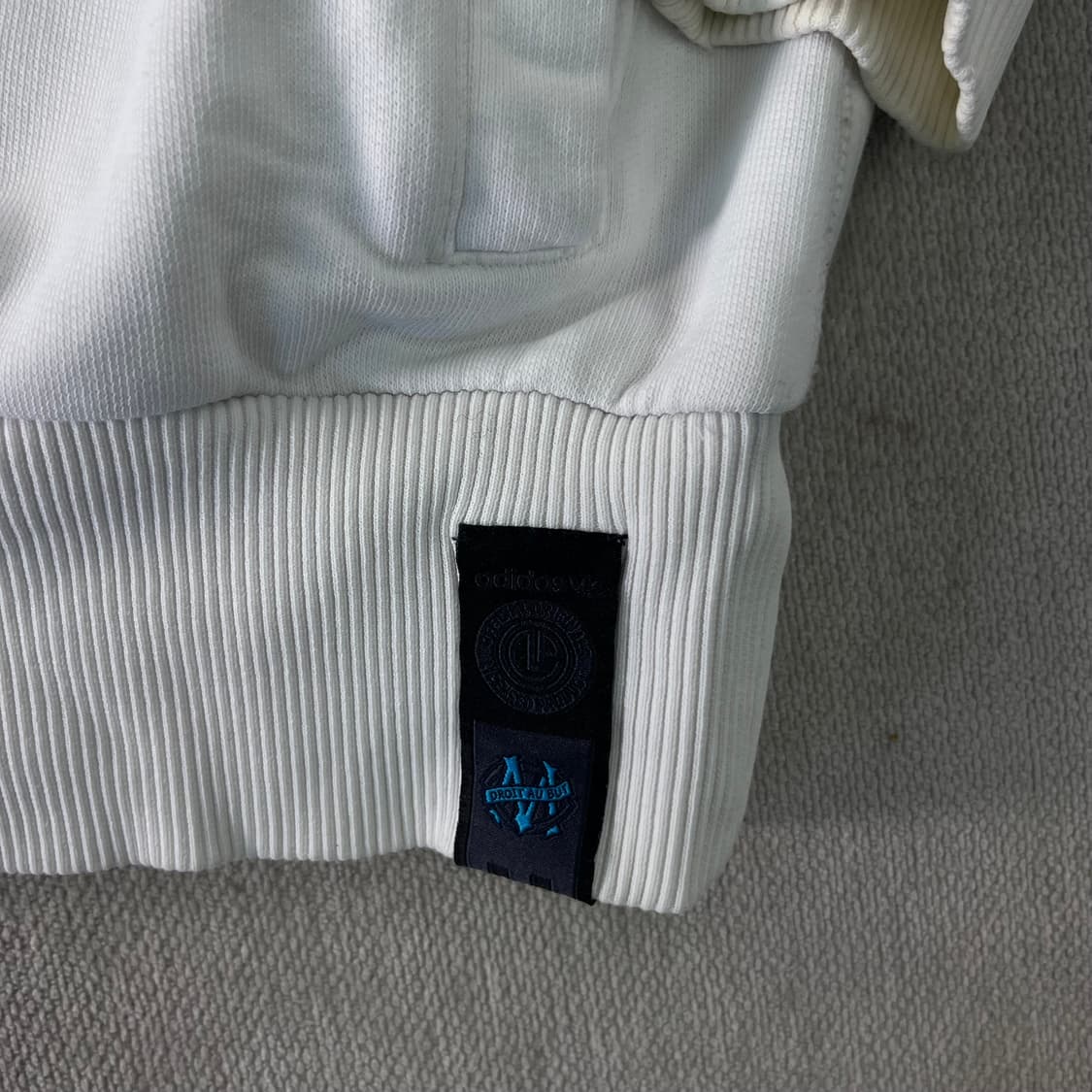 100 아디다스 마르세유 한정판 후드티 상품이미지6