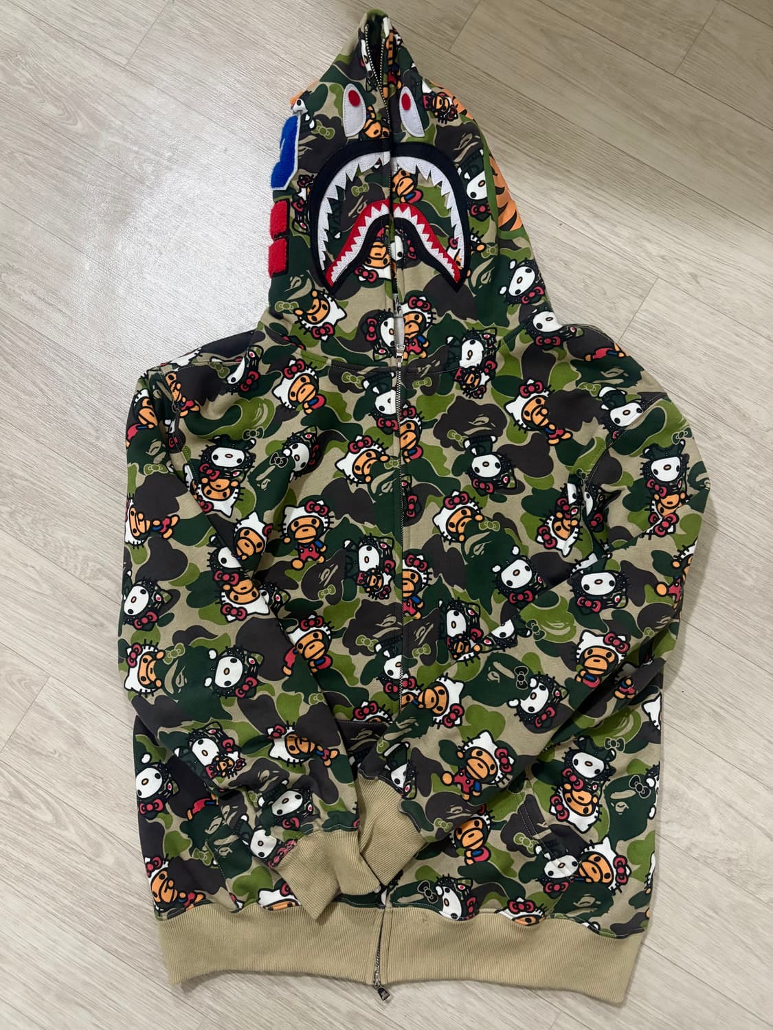 베이프 산리오 후드집업 상품이미지1