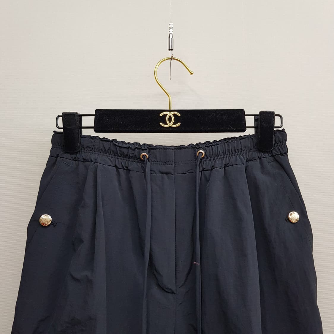 한섬 SJSJ 2023 드로우스트링  포켓 팬츠 64-94사이즈 상품이미지4