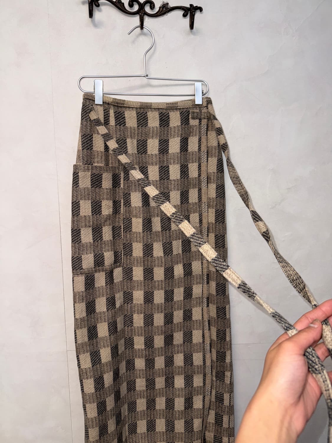 Beige black wool check wrap skirt 상품이미지3