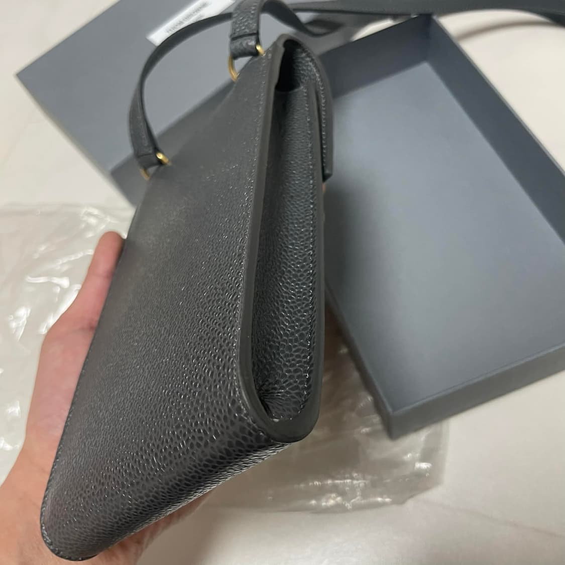 톰브라운 그레이  (정품) 풀박스 크로스백 상품이미지3