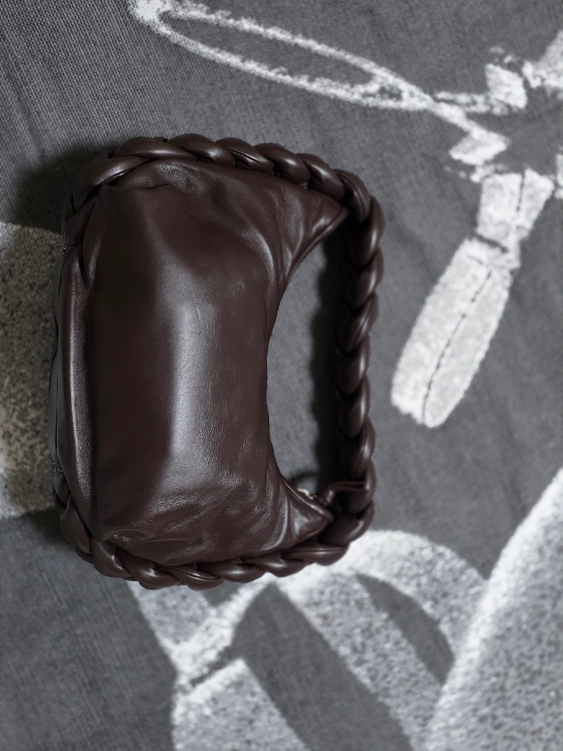 헤레우 에스피가 플레이티드 패디드 숄더백 다크브라운 상품이미지6