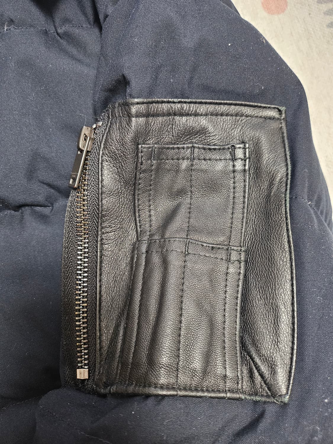 산드로 네이비 가죽 포켓 패딩 상품이미지5