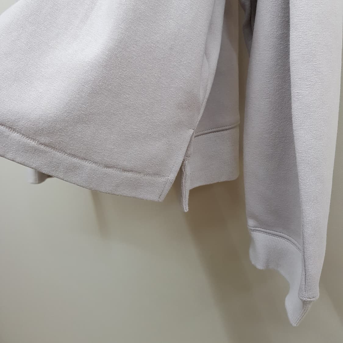 한섬 시스템 SYSTEM 2021 로고 자수 크루넥 맨투맨 F사이즈 상품이미지4