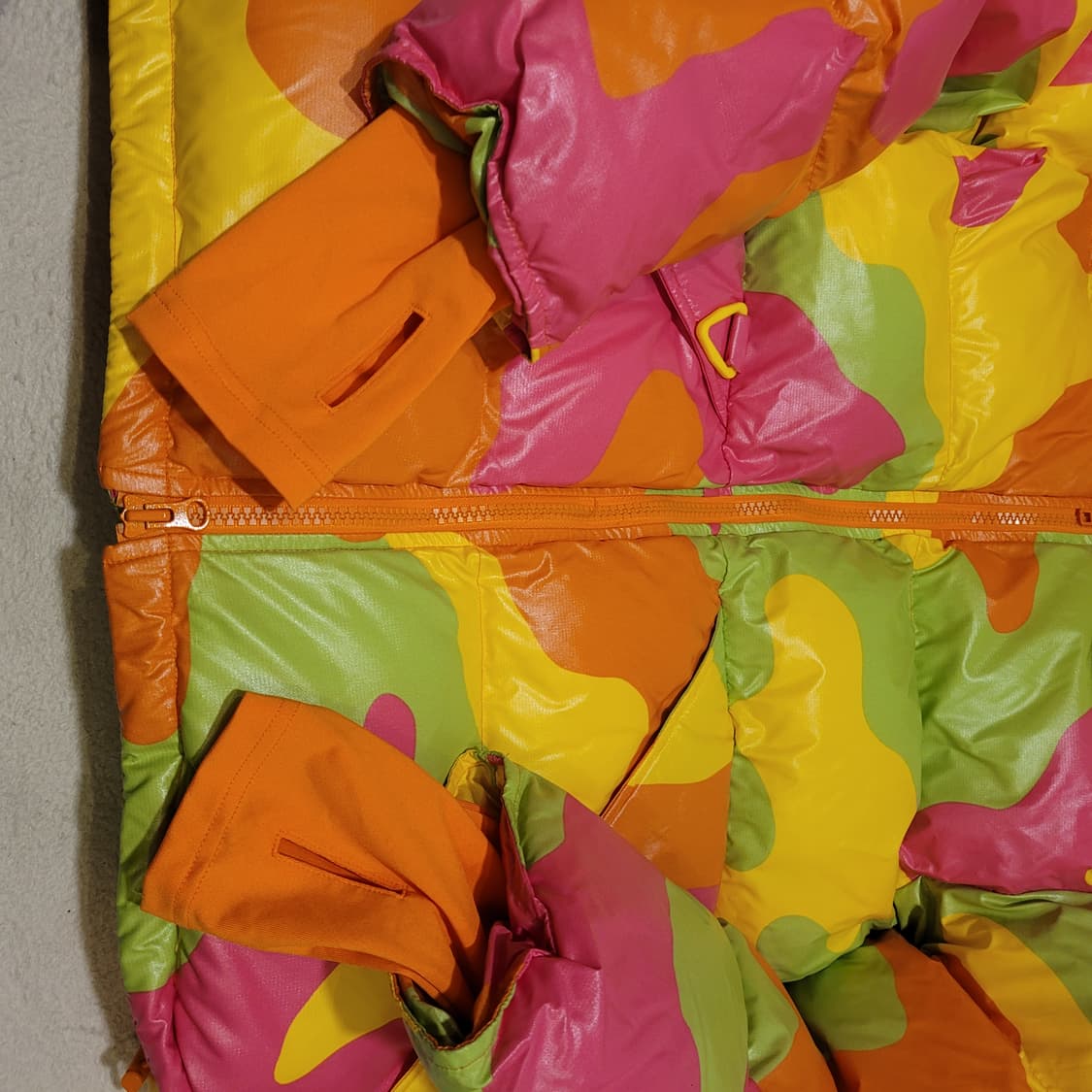 아디다스 제레미스캇 네온 카모 패딩 85 상품이미지5