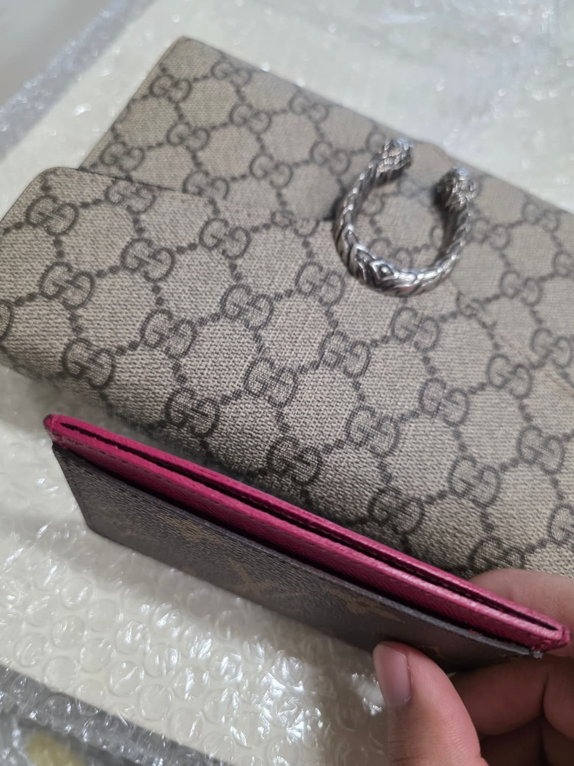 루이비통 모노그램 푸시아 카드지갑 상품이미지3