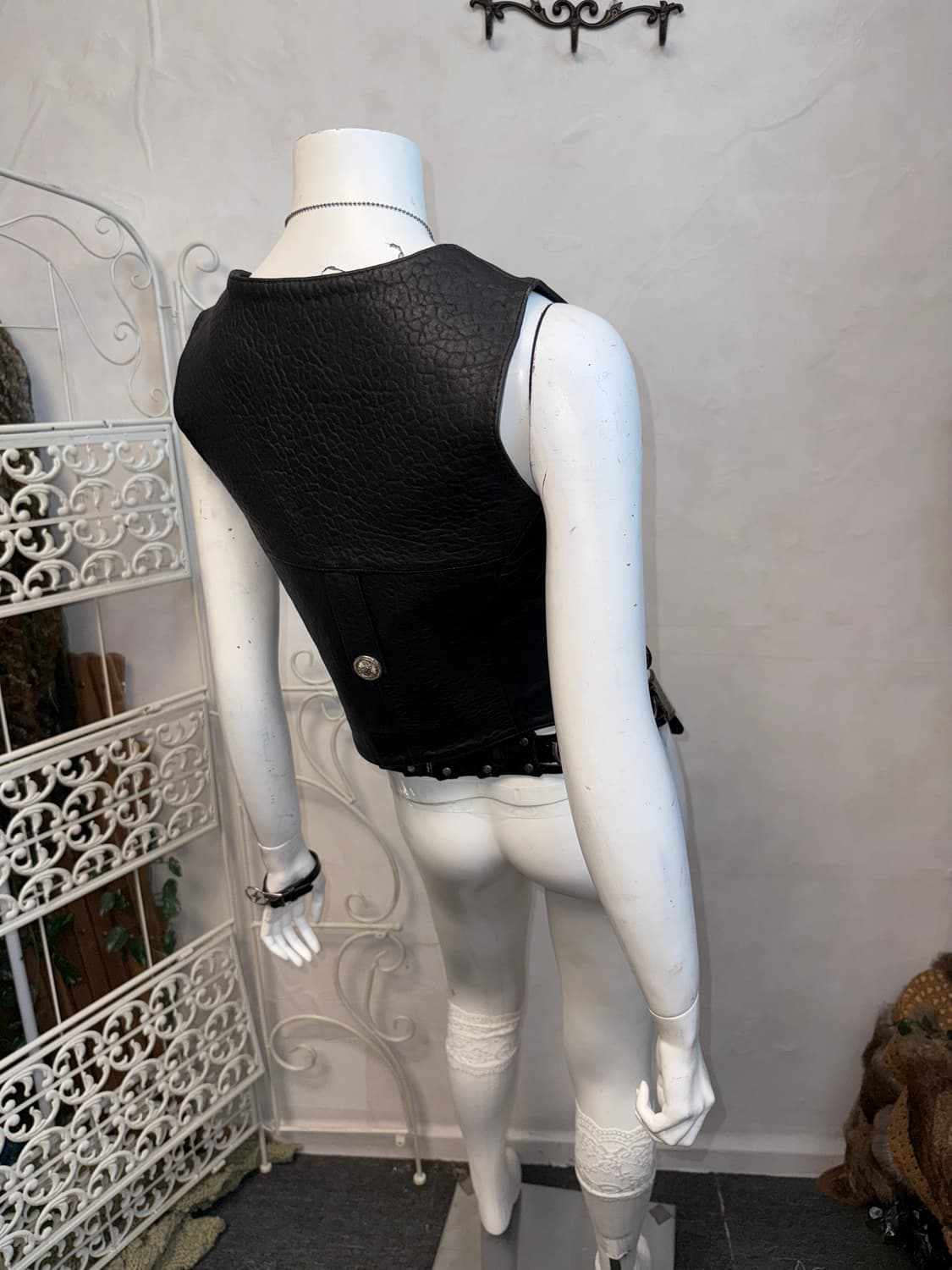 Black cowhide grunge western strap vest 상품이미지3