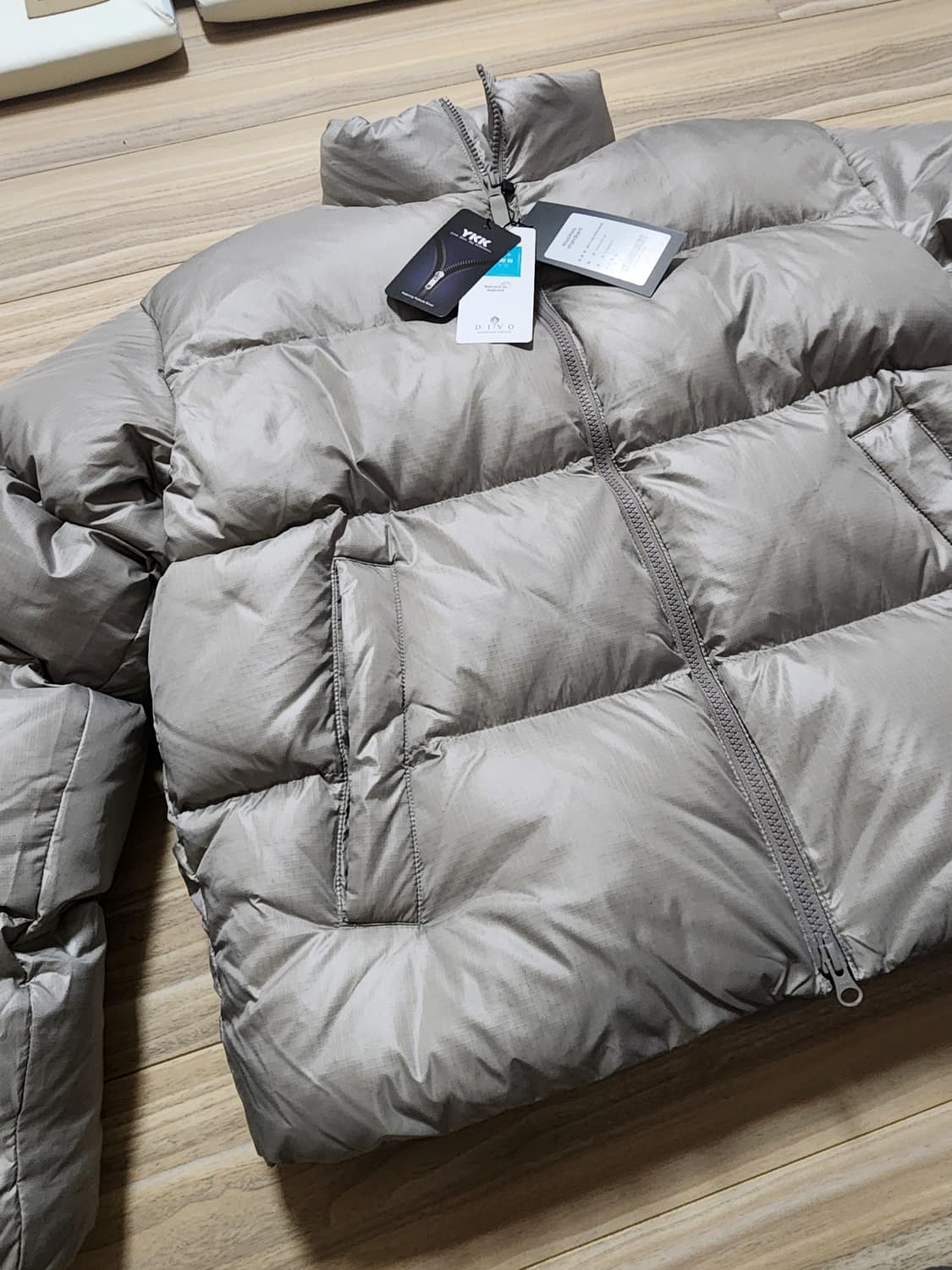 무신사스탠다드덕다운점퍼L베이지오리털패딩 상품이미지5