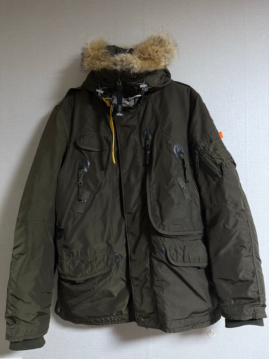 착샷있음 파라점퍼스(Parajumpers) 코디악 라이트 핸드 M 상품이미지1