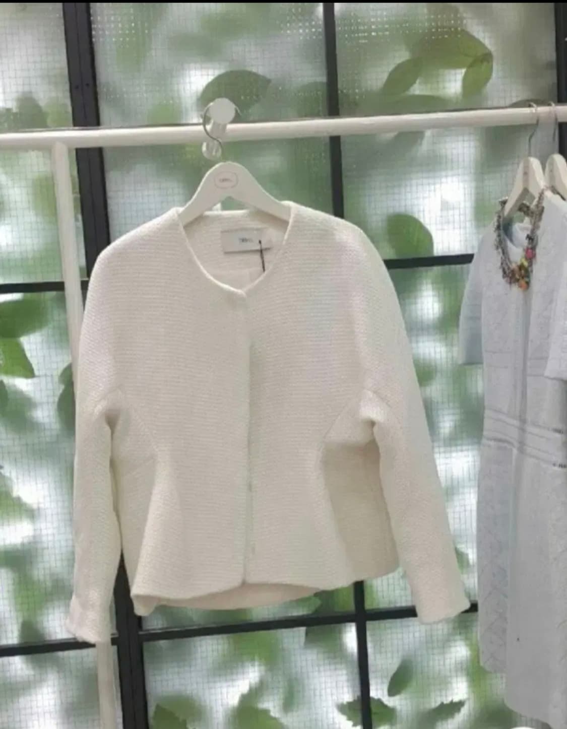 Dewl 듀엘 화이트 뒷보석 페블럼자켓 상품이미지1