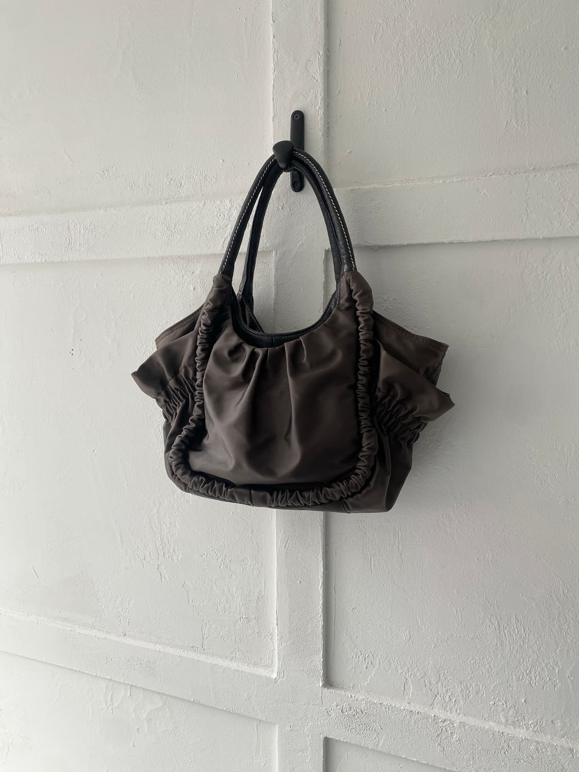 [Y’saccs] 셔링 토트백 상품이미지4