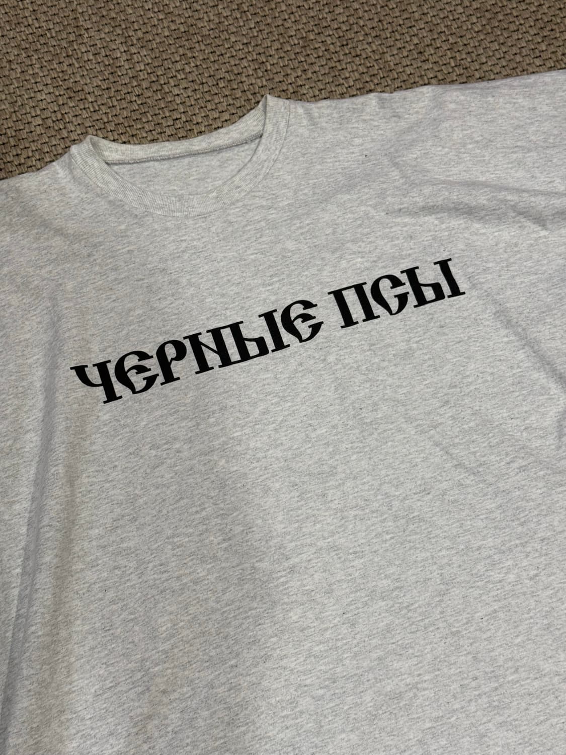 이지 x 고샤 루브친스키 블랙 독스 티셔츠 헤더 그레이 2사이즈 상품이미지2