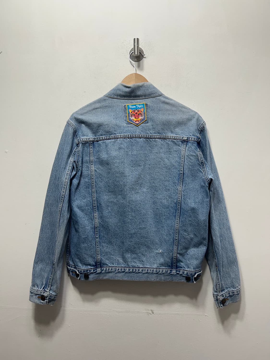 리바이스 여성 연청 데님자켓 타이거 자수 F 상품이미지2