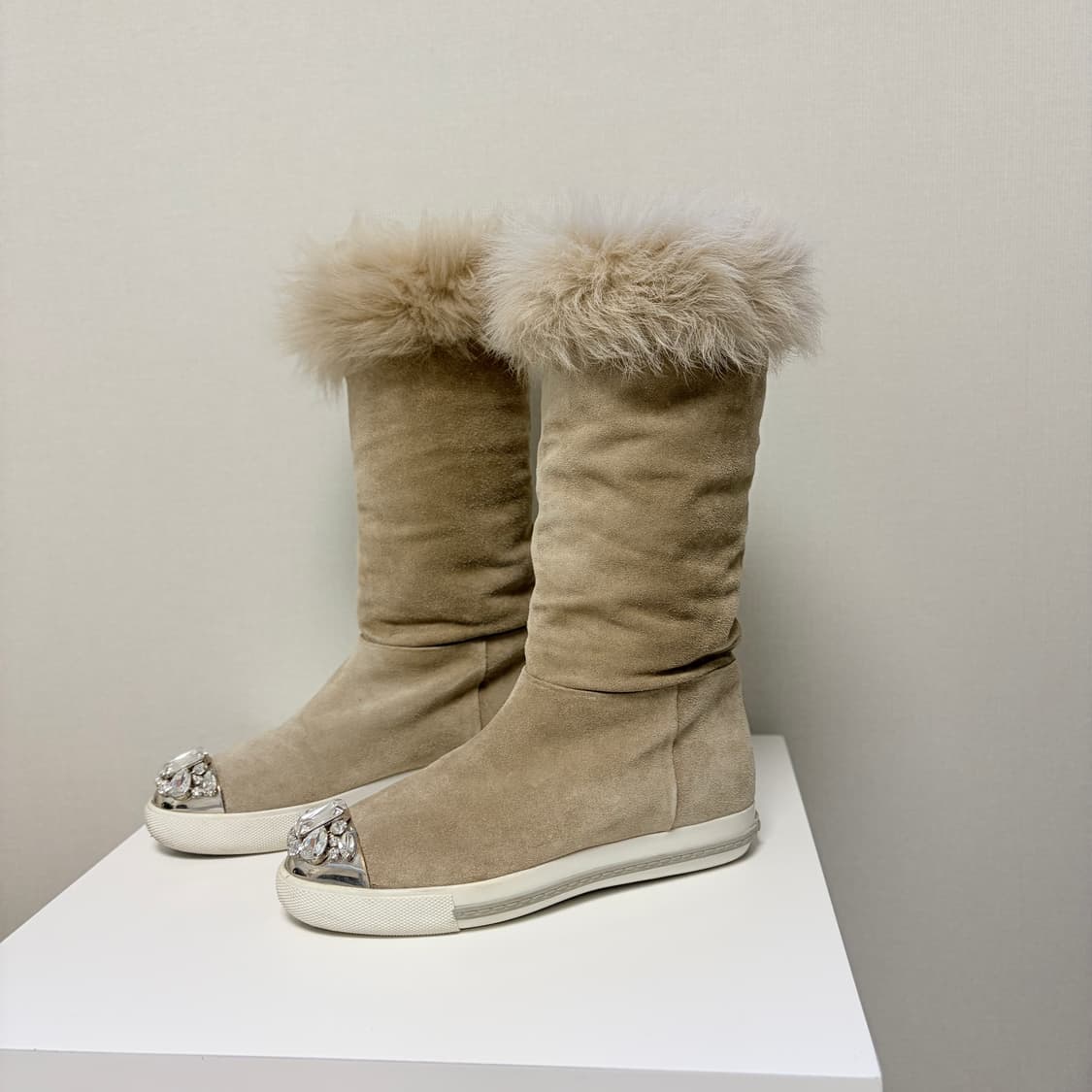 미우미우 퍼 스웨이드 롱 부츠 상품이미지2