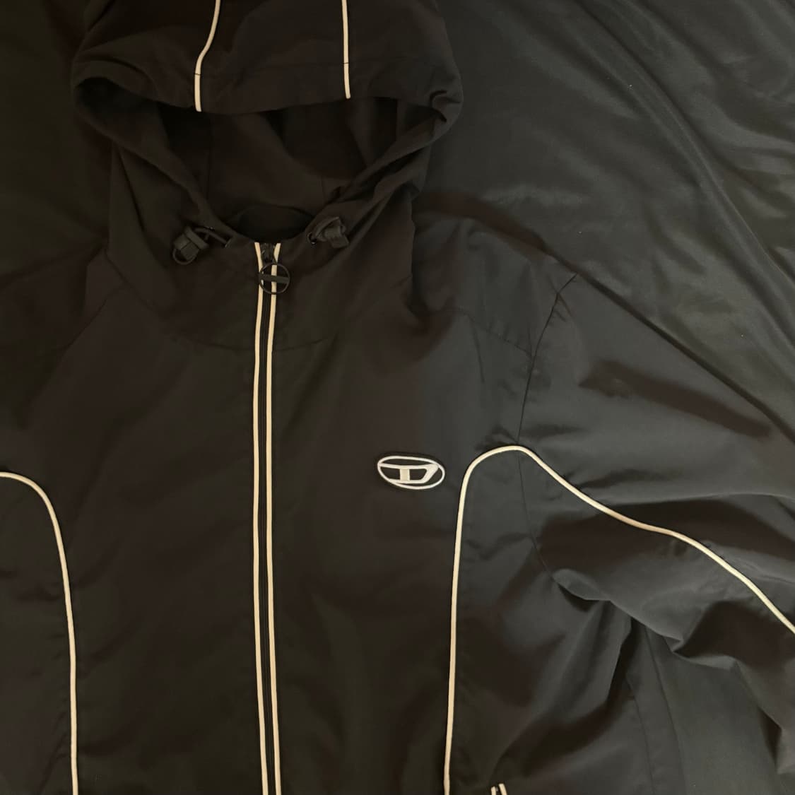 디젤 J-하이브스 콘트라스트 파이핑 윈드브레이커 블랙 상품이미지2