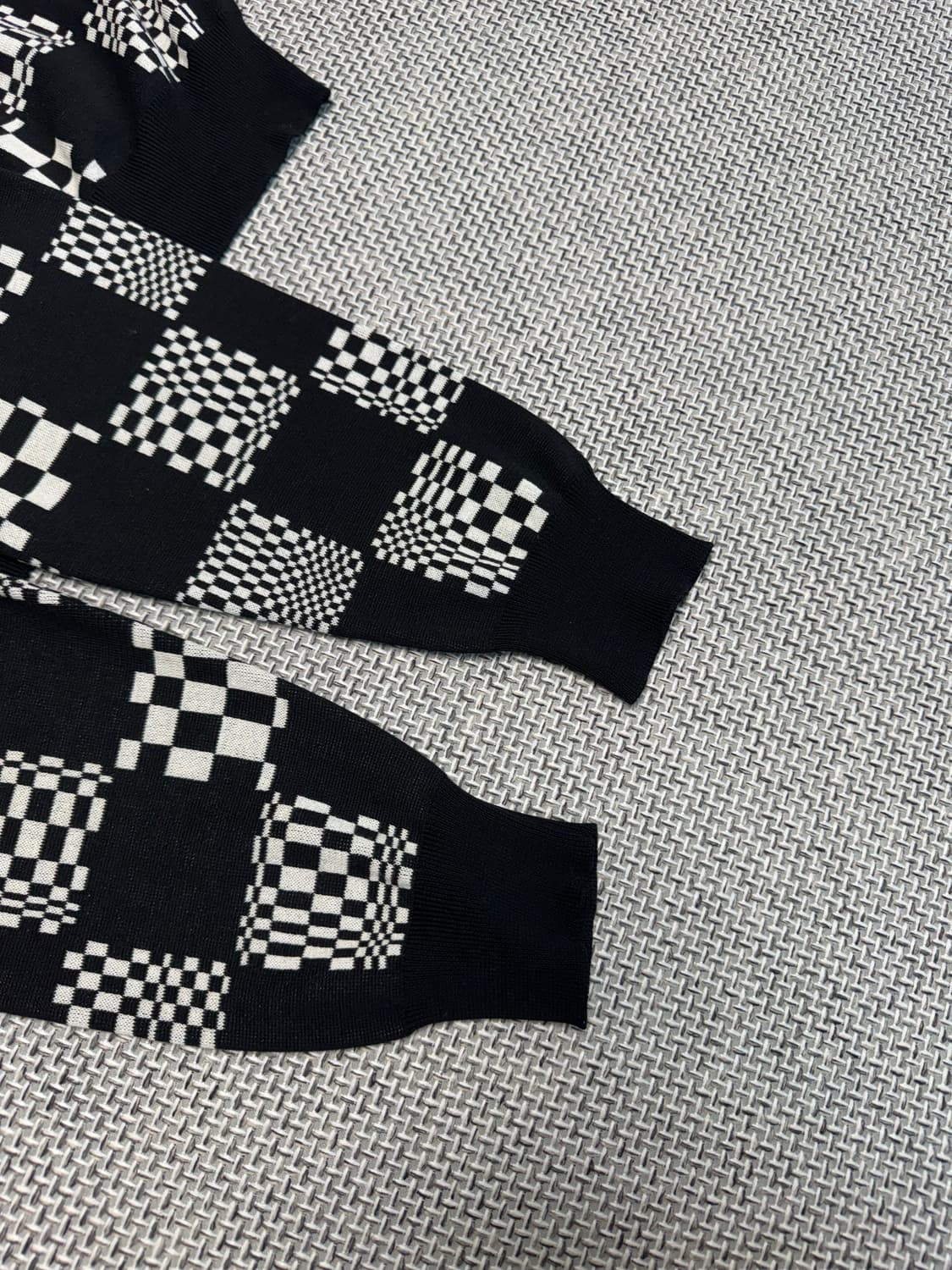 루이비통 다미에 크루넥 체크 니트 상품이미지3