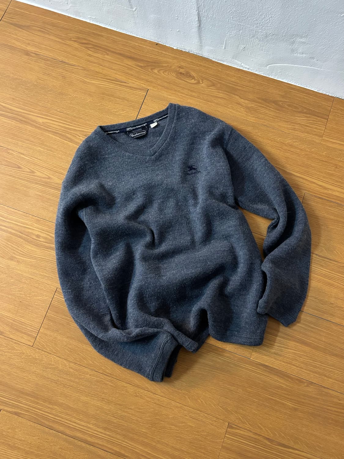 버버리 브이넥 니트 상품이미지3