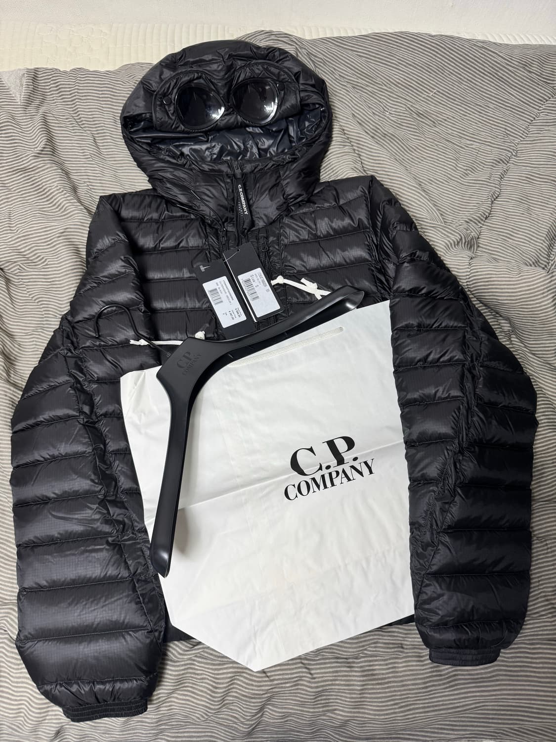Cp컴퍼니 dd쉘 경량패딩 s 블랙 상품이미지1