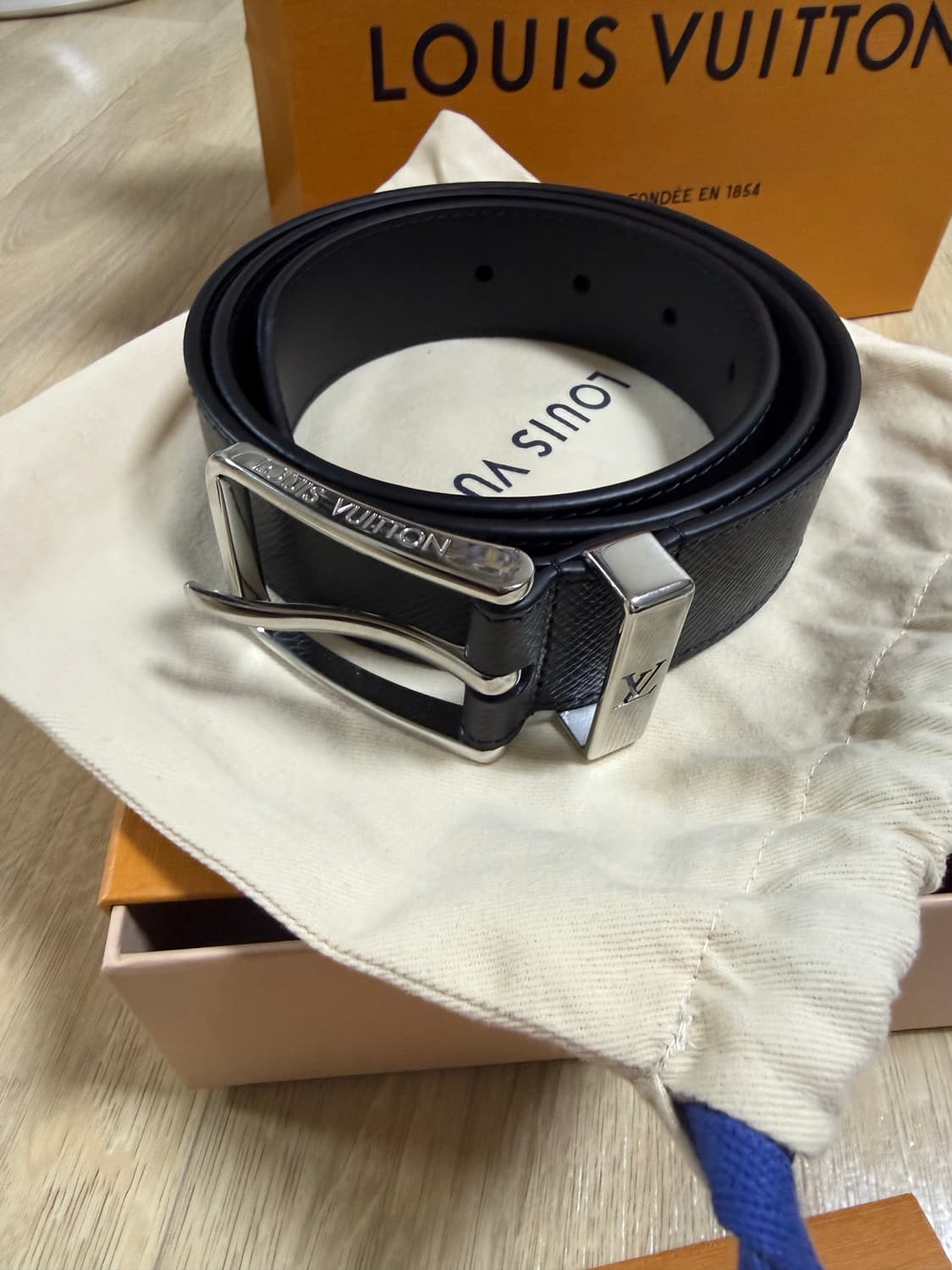 루이비통 퐁뇌프 벨트 M8201 BL90사이즈 팝니다 상품이미지2