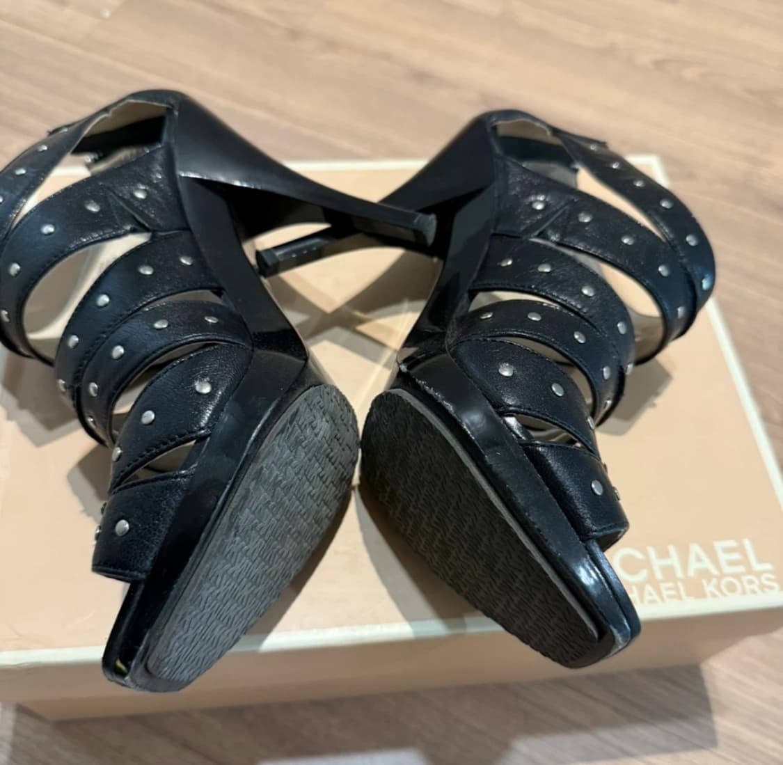 Michael kors마이클코어스 블랙 스터드 스트랩 샌들힐 37 240 상품이미지3