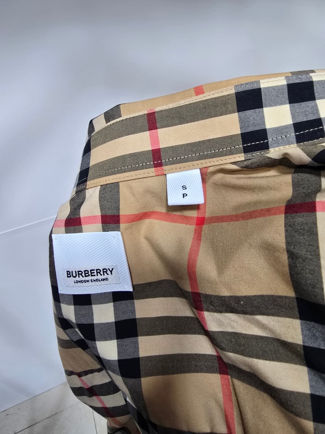 [정품/새상품] 버버리 반팔 남자 셔츠 S 상품이미지5