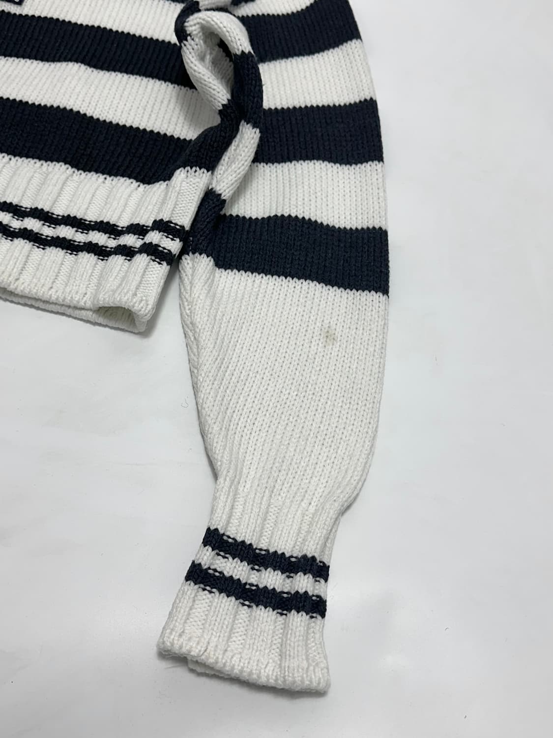 타미힐피거 타미진스 박시 크롭 스트라이프 카라 니트 스웨터 상품이미지5