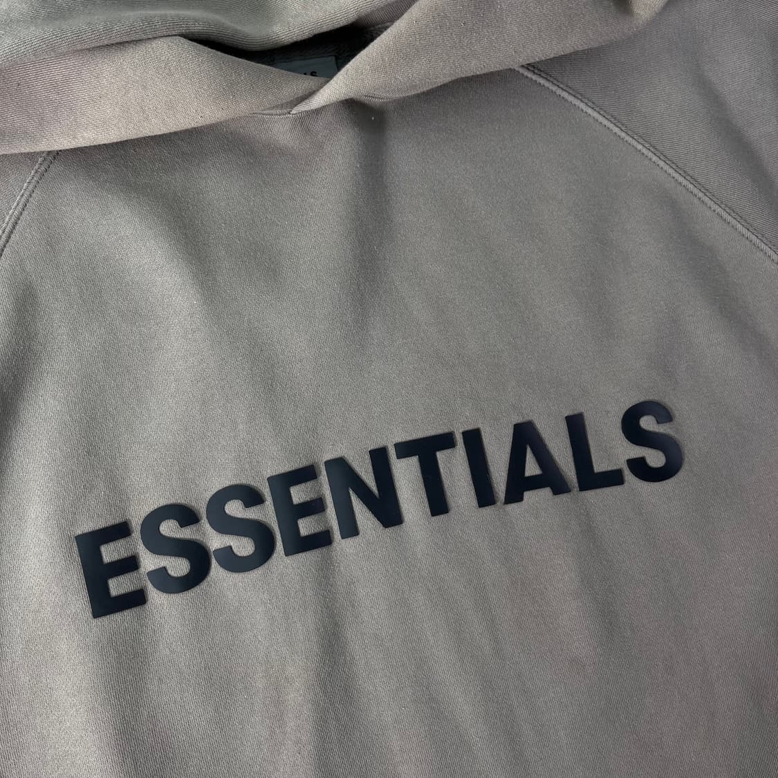 105 피오갓 에센셜 피그먼트 후드티 상품이미지2