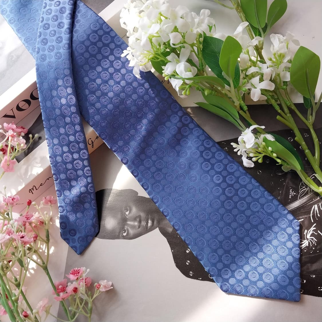 웅가로 실크 블루 로고 패턴 넥타이 8.5cm A+등급 K2364
 상품이미지4