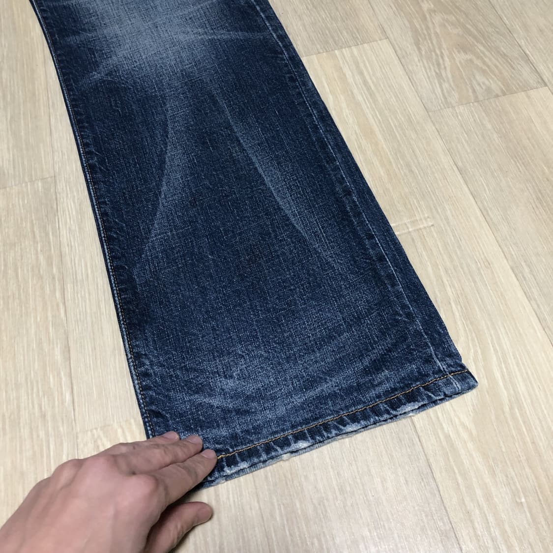 (34) 리바이스 08501-0372 스트레이트핏 하드 워시드 중청 데님 상품이미지4