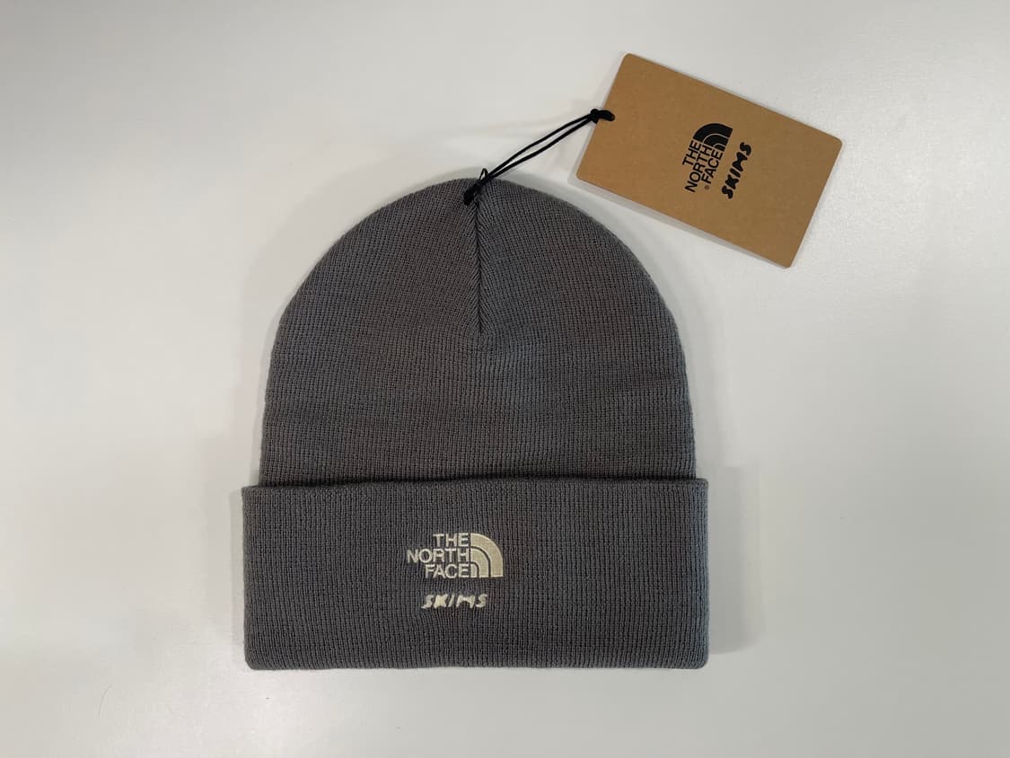 노스페이스 x 스킴스 비니 건메탈 상품이미지1