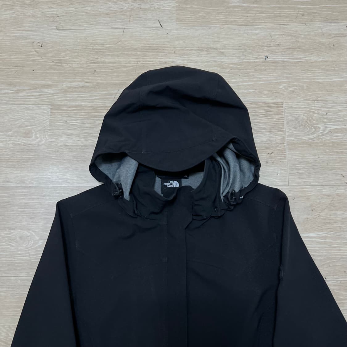 노스페이스 여성 소프트쉘 바람막이 후드자켓 [블랙] XS/85 상품이미지2