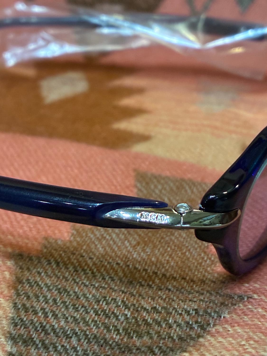 MCM 캣아이 블루 컬러  각인 프레임 선글라스 상품이미지5