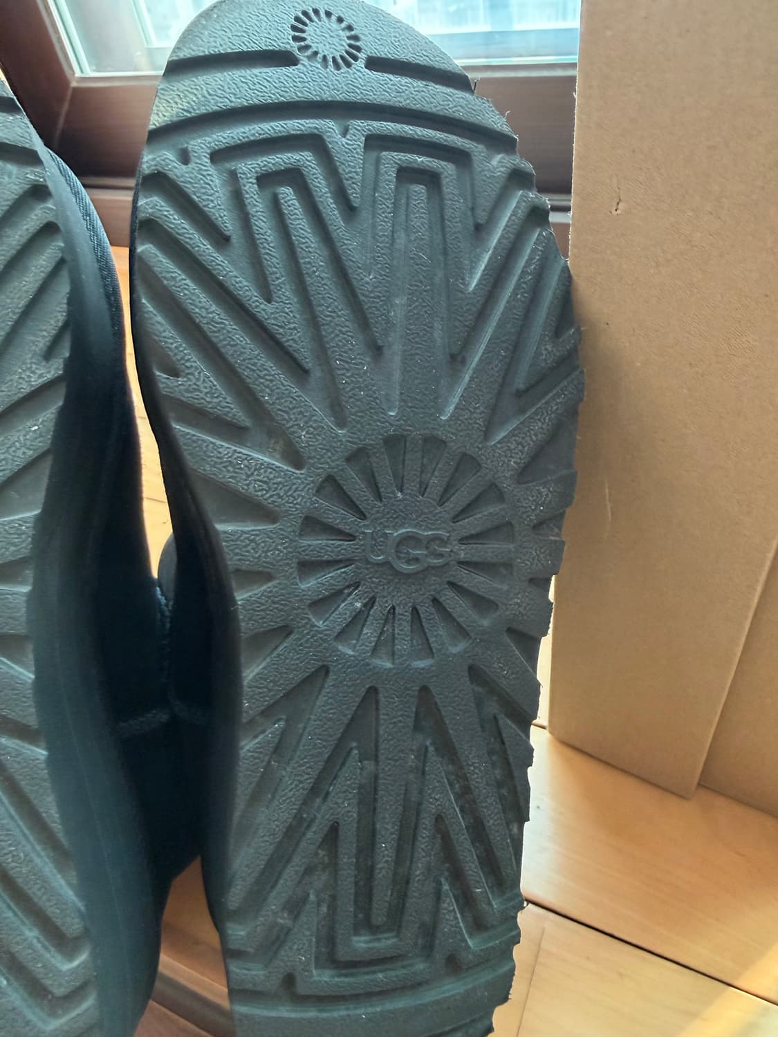 어그 미니 플랫폼 블랙 제니 착용 상품이미지5