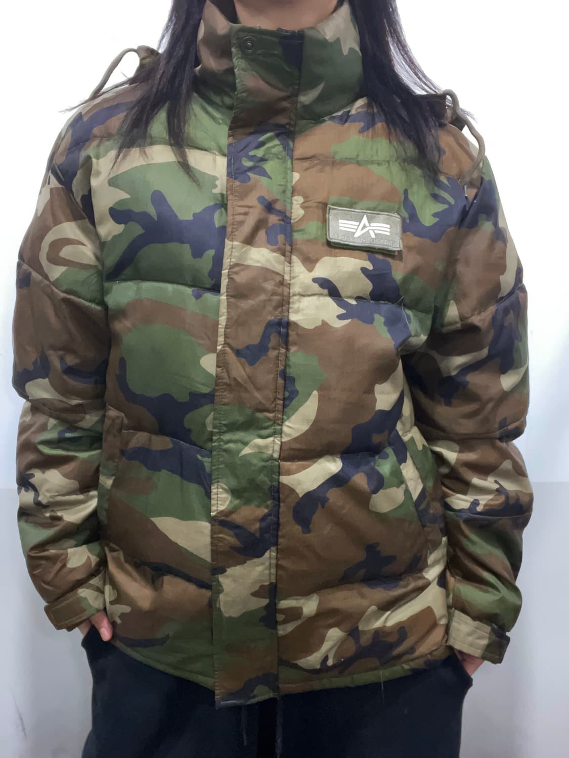 Alpha Industries 알파인터스트리 카모 로고패치 패딩 상품이미지1