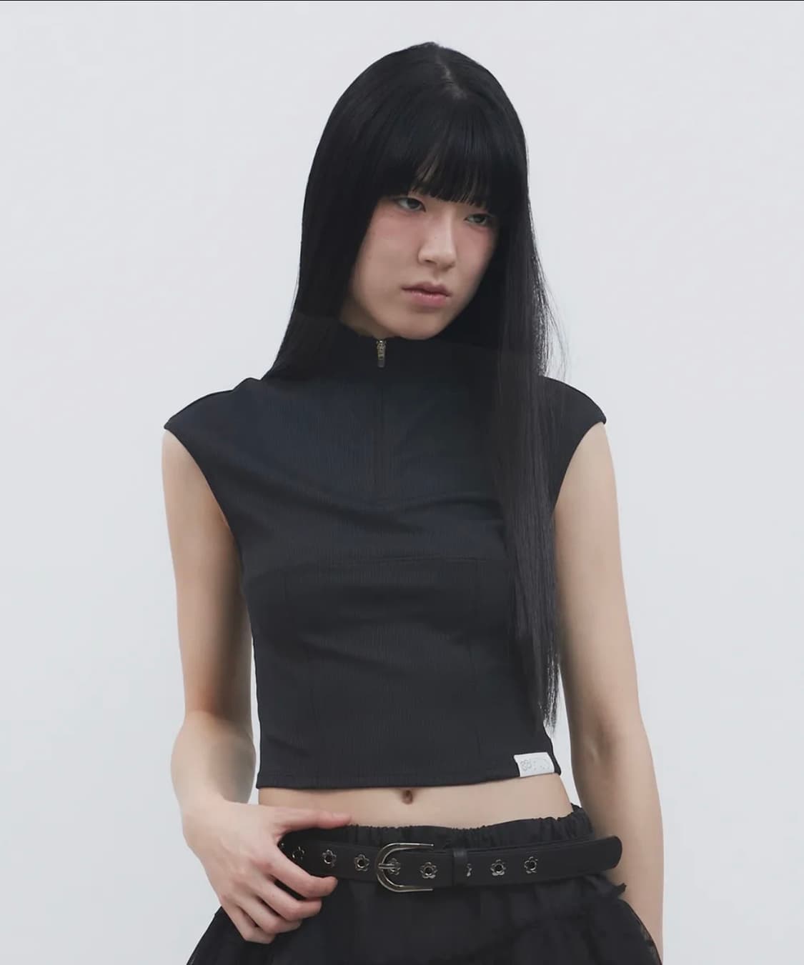 뚜오미오 STRAPPY HALF-ZIP SLEEVELESS 상품이미지1