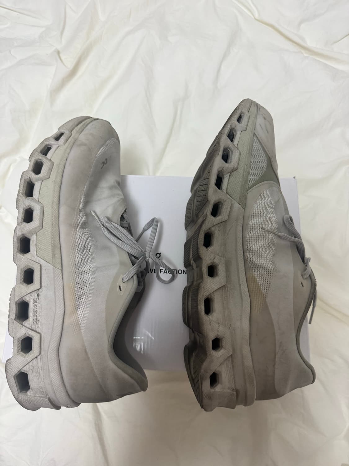 온 러닝 x 파프 클라우드몬스터 2 문더스트 초크 295 상품이미지5