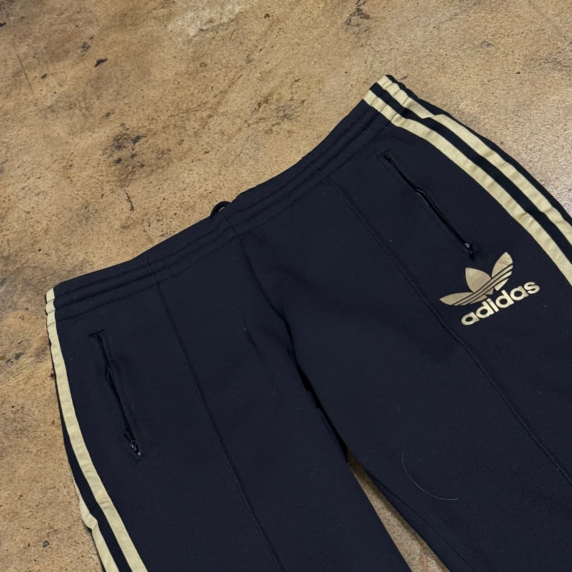 [정품/85] 아디다스 삼선 트랙 바지 블랙 골드 검골 b10 상품이미지1