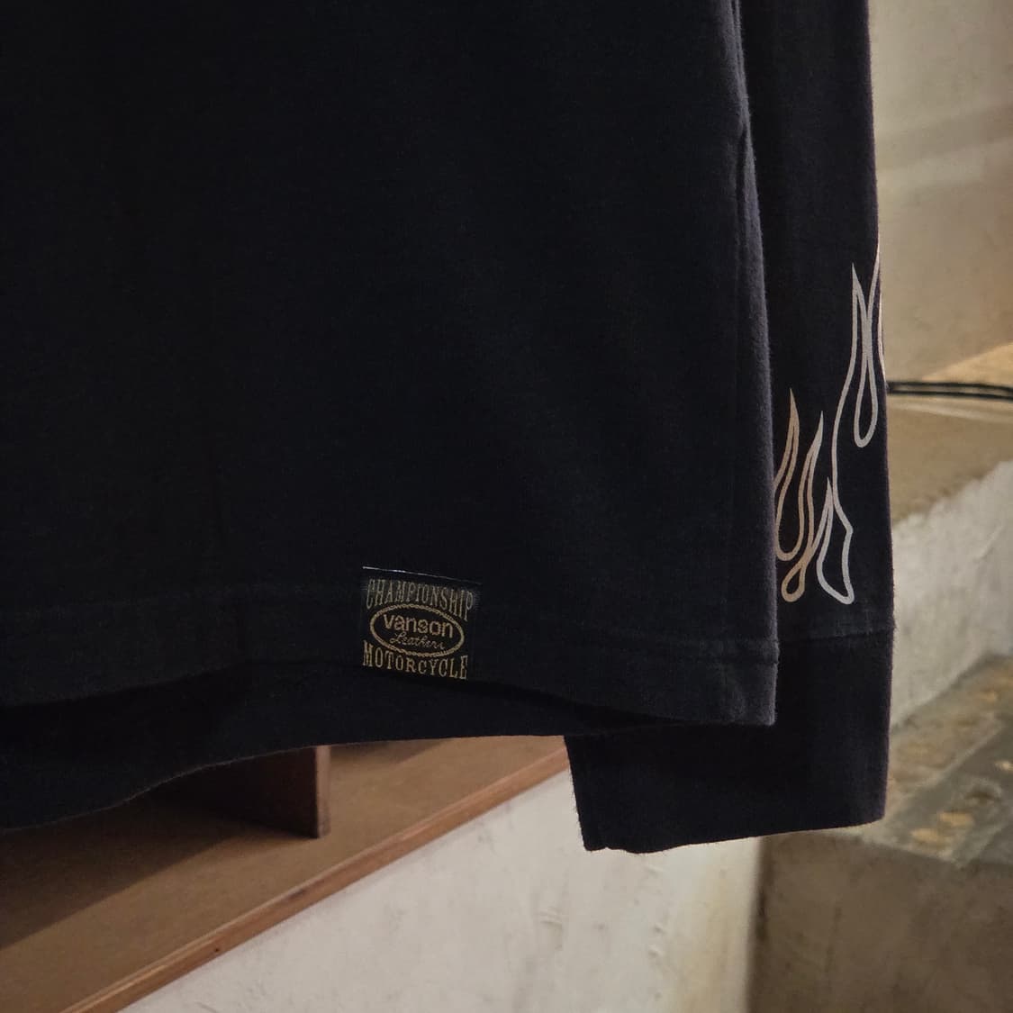 밴슨 레더 스컬 자수 블랙 롱슬리브 상품이미지7