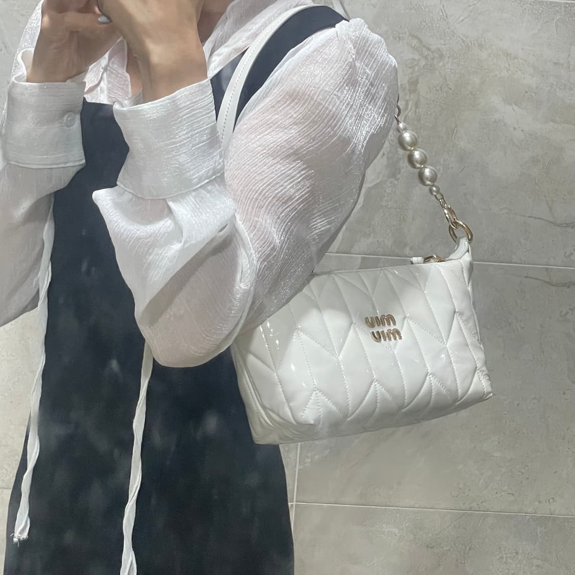 (착샷추가)미우미우 스피릿 마테라쎄 시레 미니백 화이트 가방 상품이미지8