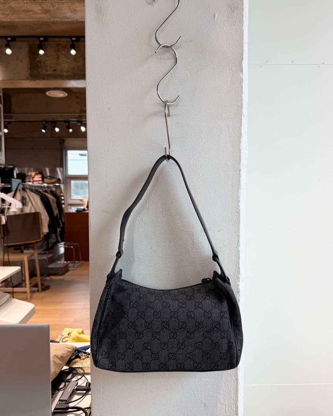 구찌 블랙 캔버스 GG 숄더백  상품이미지5