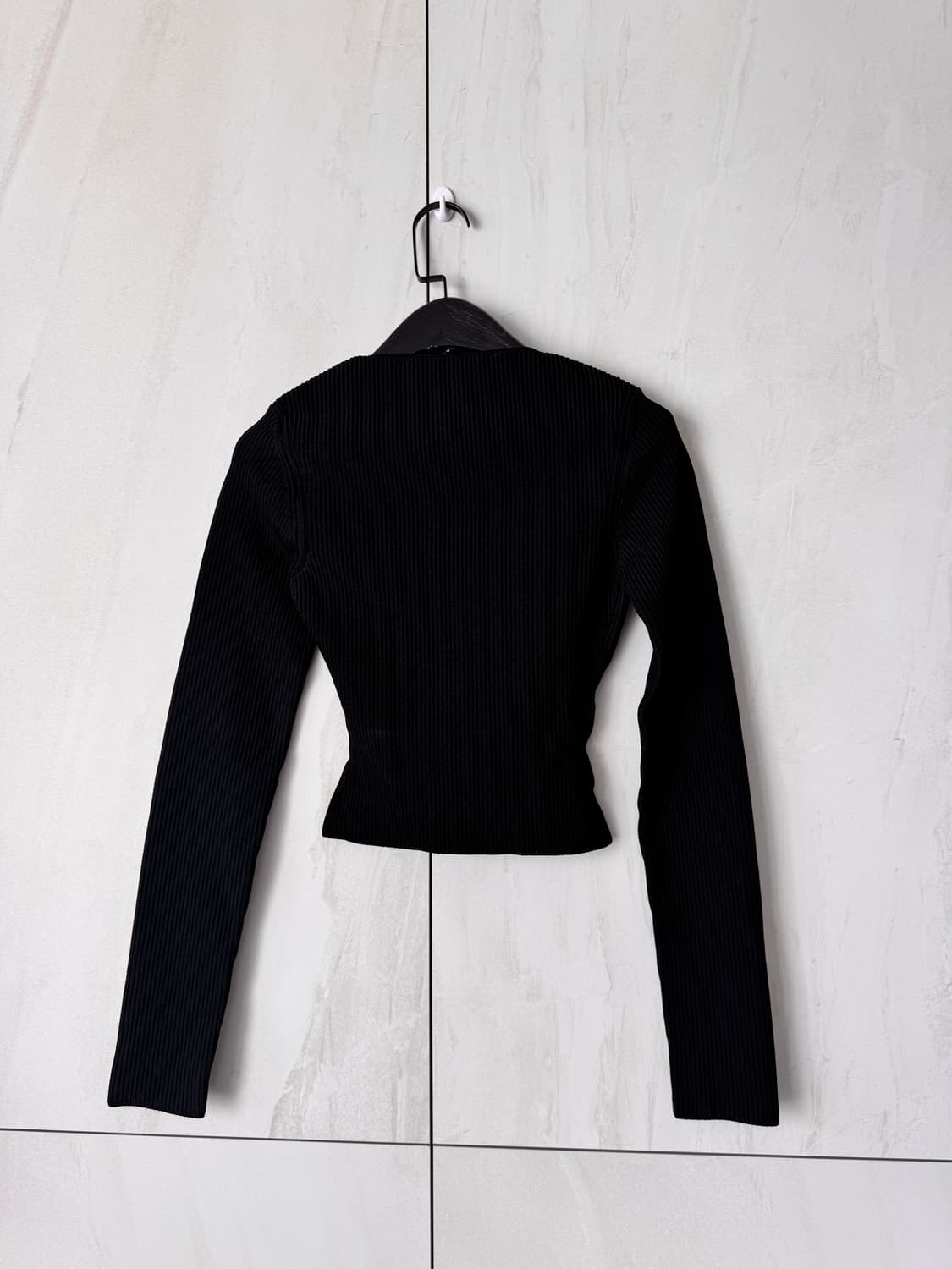 새상품 Gauge81 블랙 컷아웃 니트 탑 XXS(44사이즈,55가능) 상품이미지8